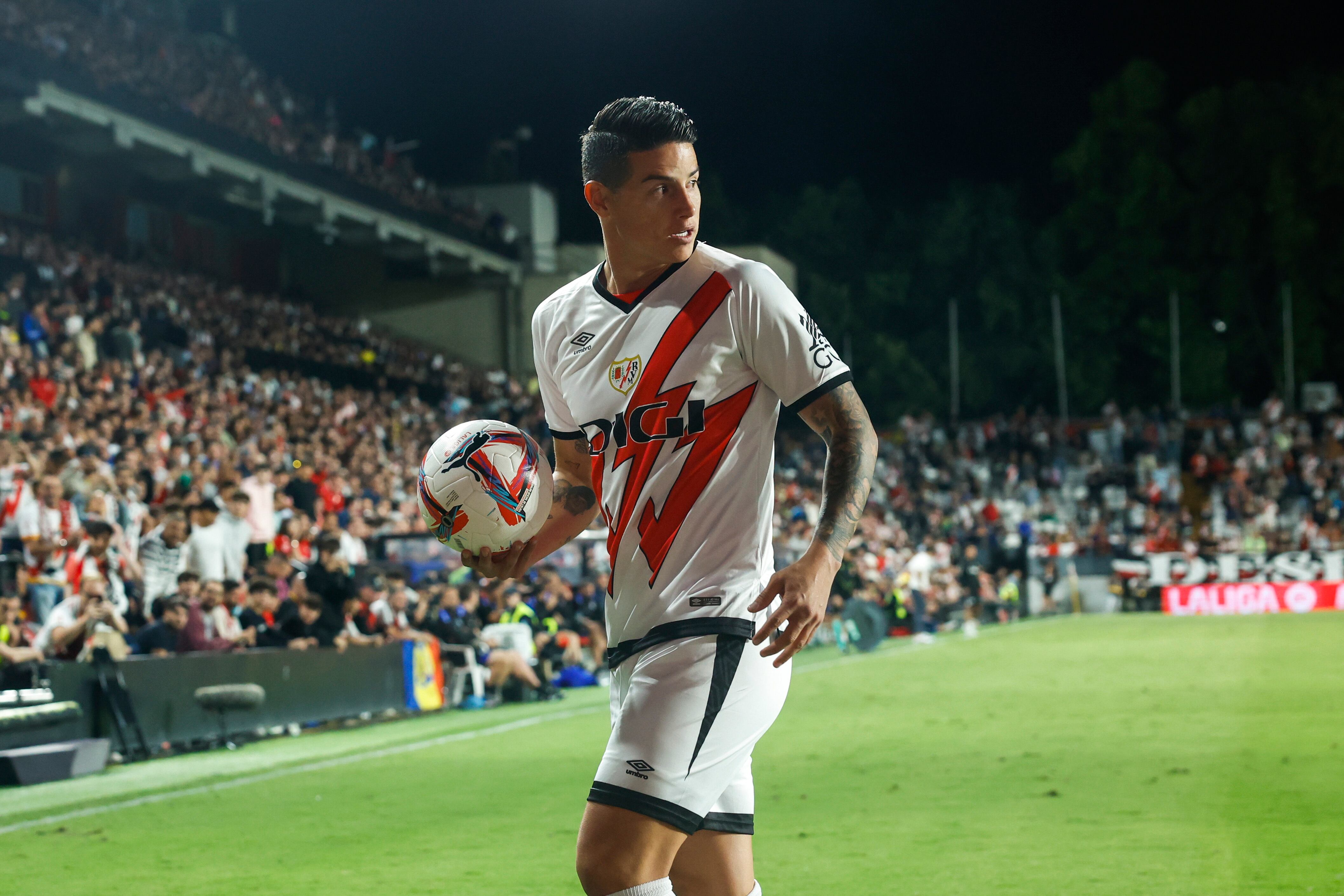 MADRID, 16/09/2024.- El centrocampista colombiano del Rayo Vallecano James Rodríguez durante el partido de la quinta jornada de LaLiga que Rayo Vallecano y Osasuna disputan este lunes en el estadio de Vallecas. EFE/Juanjo Martín