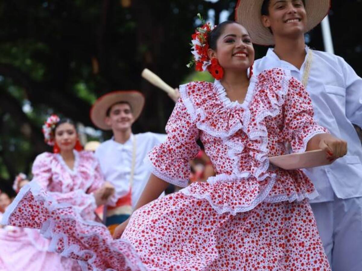 ¿Cuándo es el Desfile de Piloneras del Festival Vallenato 2025?: fecha, horarios y origen