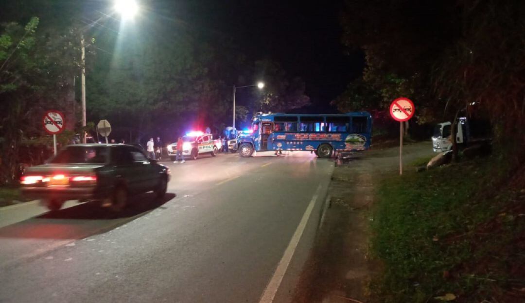 Encapuchados asaltaron bus en la vía Cúcuta- Pamplona