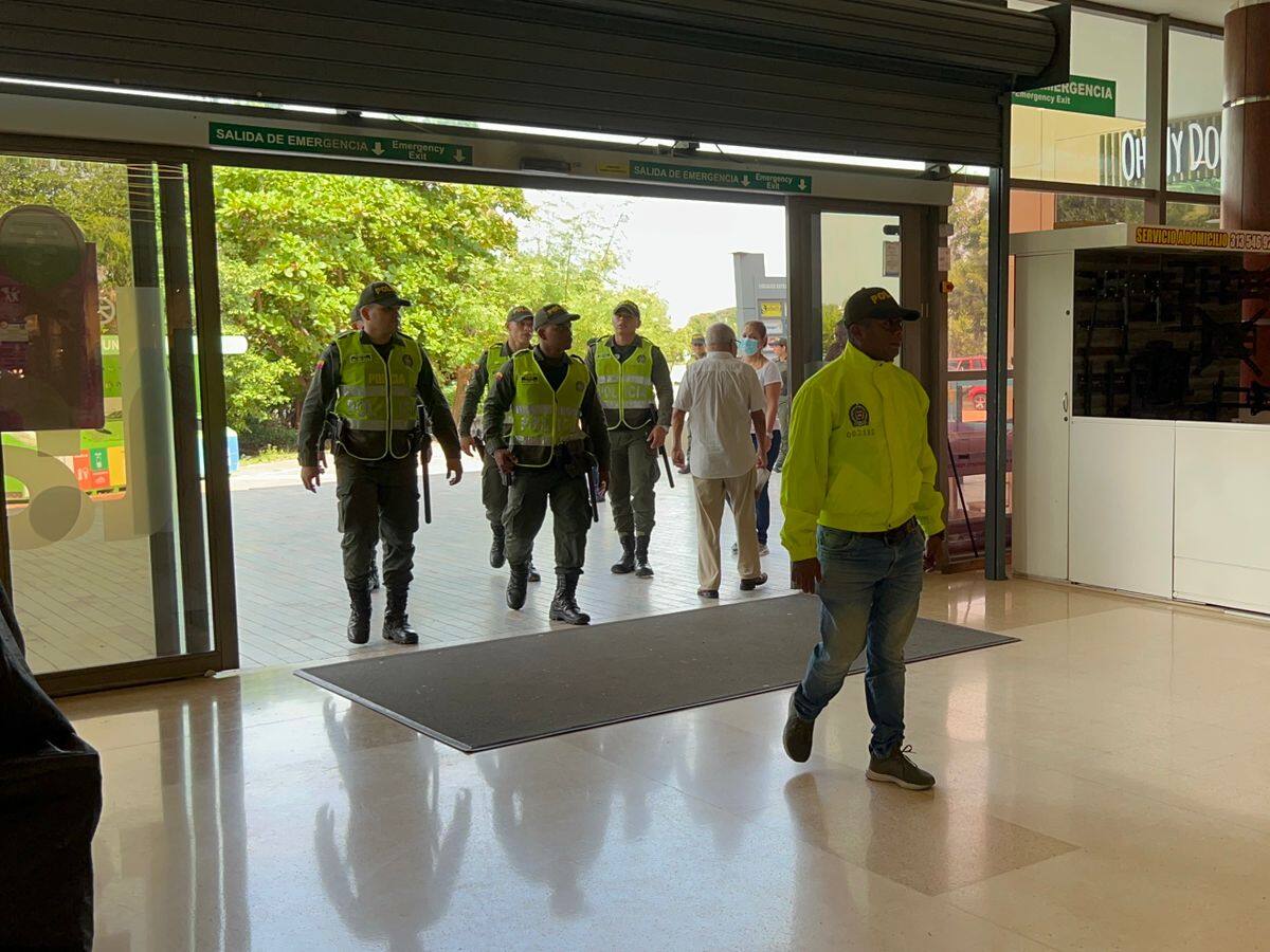 Policía aumentó controles en centros comerciales de Cartagena