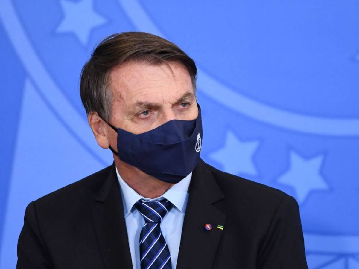 Bolsonaro cambia cúpula militar en medio de crisis política
