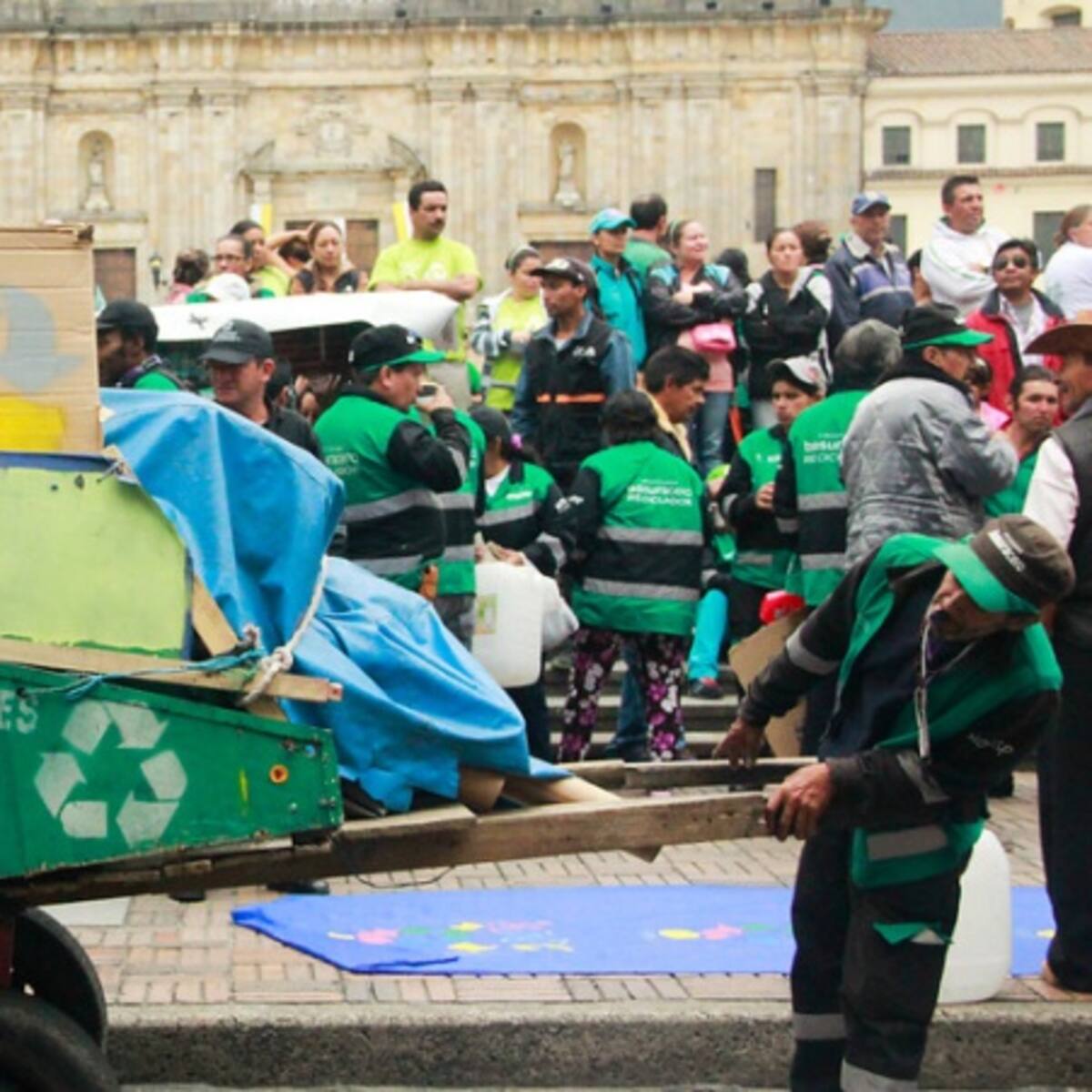 Postobón inició la entrega de auxilios a 175 recicladores para mejorar sus viviendas