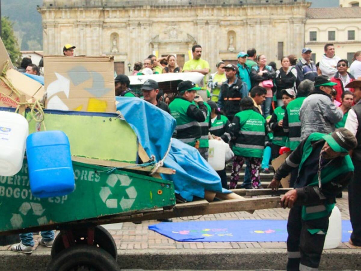 Postobón inició la entrega de auxilios a 175 recicladores para mejorar sus viviendas