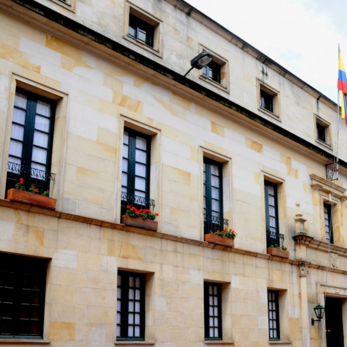Prohíben a funcionarios de Cancillería entregar información a medios de comunicación