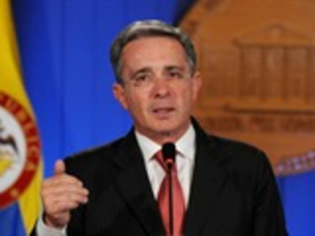 Álvaro Uribe: Los acontecimientos de 8 años de un mandato