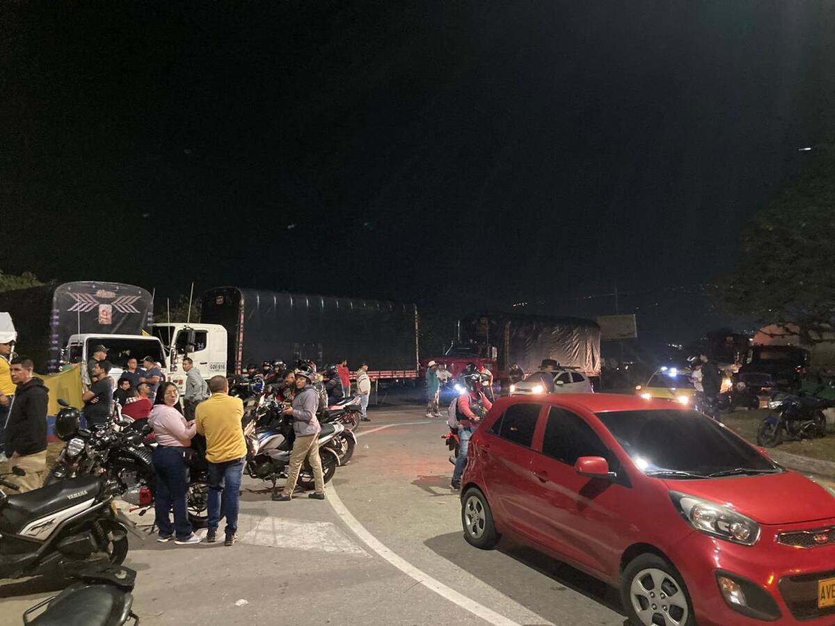 Girón está incomunicado y no hay vía para llegar al aeropuerto Palonegro