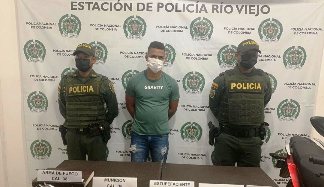 Deberá enfrentar un proceso judicial por los delitos de porte ilegal de armas y porte de estupefacientes