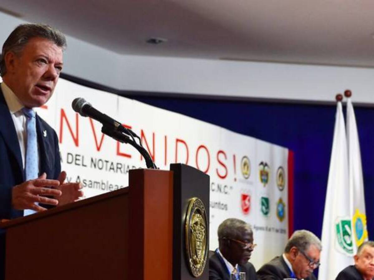 Lo que piensa el papa es lo que piensa Obama, la UE y el mundo entero: Santos