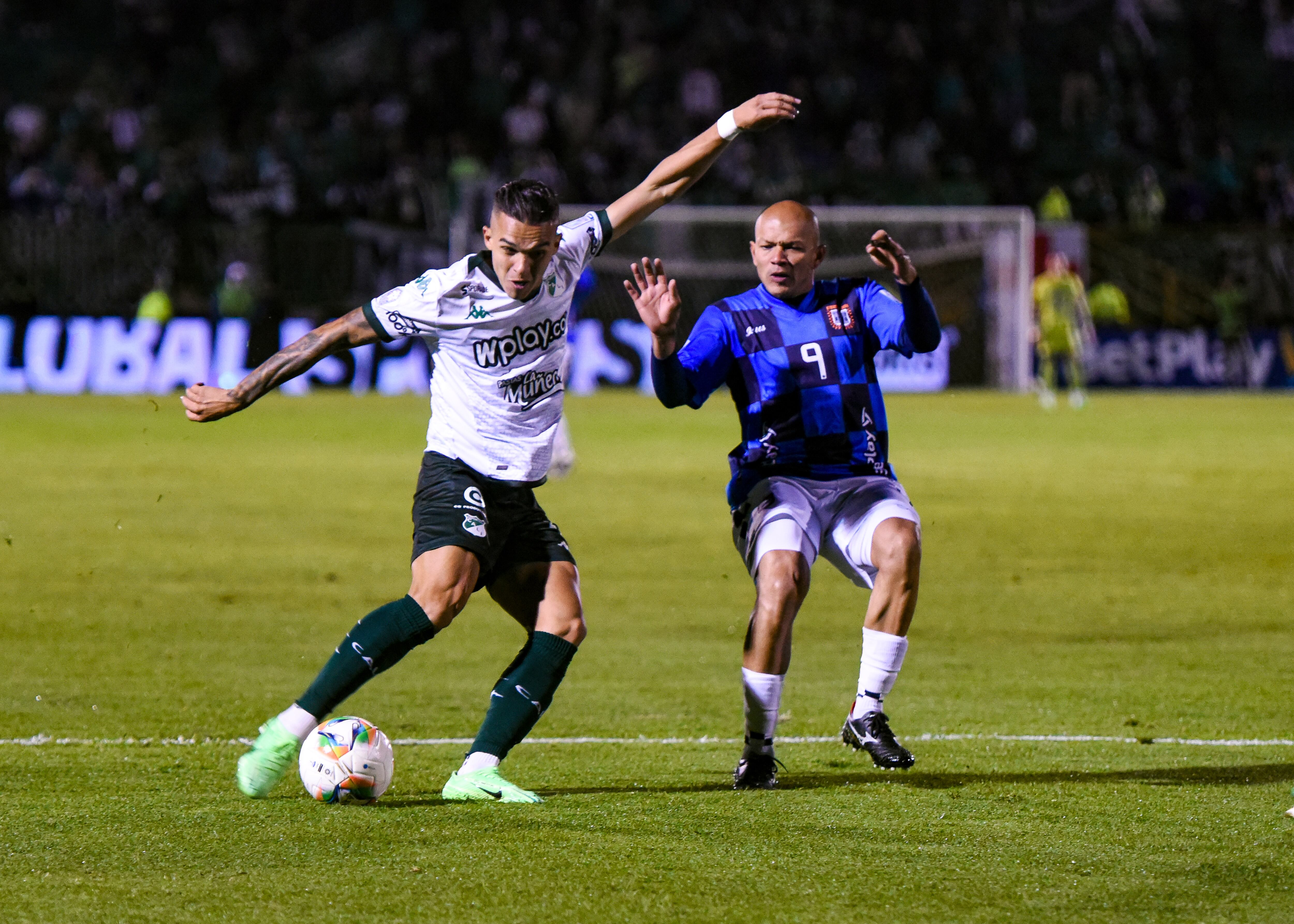 Boyacá Chicó enfrenta al Deportivo Cali en el estadio La Independencia de Boyacá, Liga Betplay 2024-II (Mcgiver Barón - Colprensa).