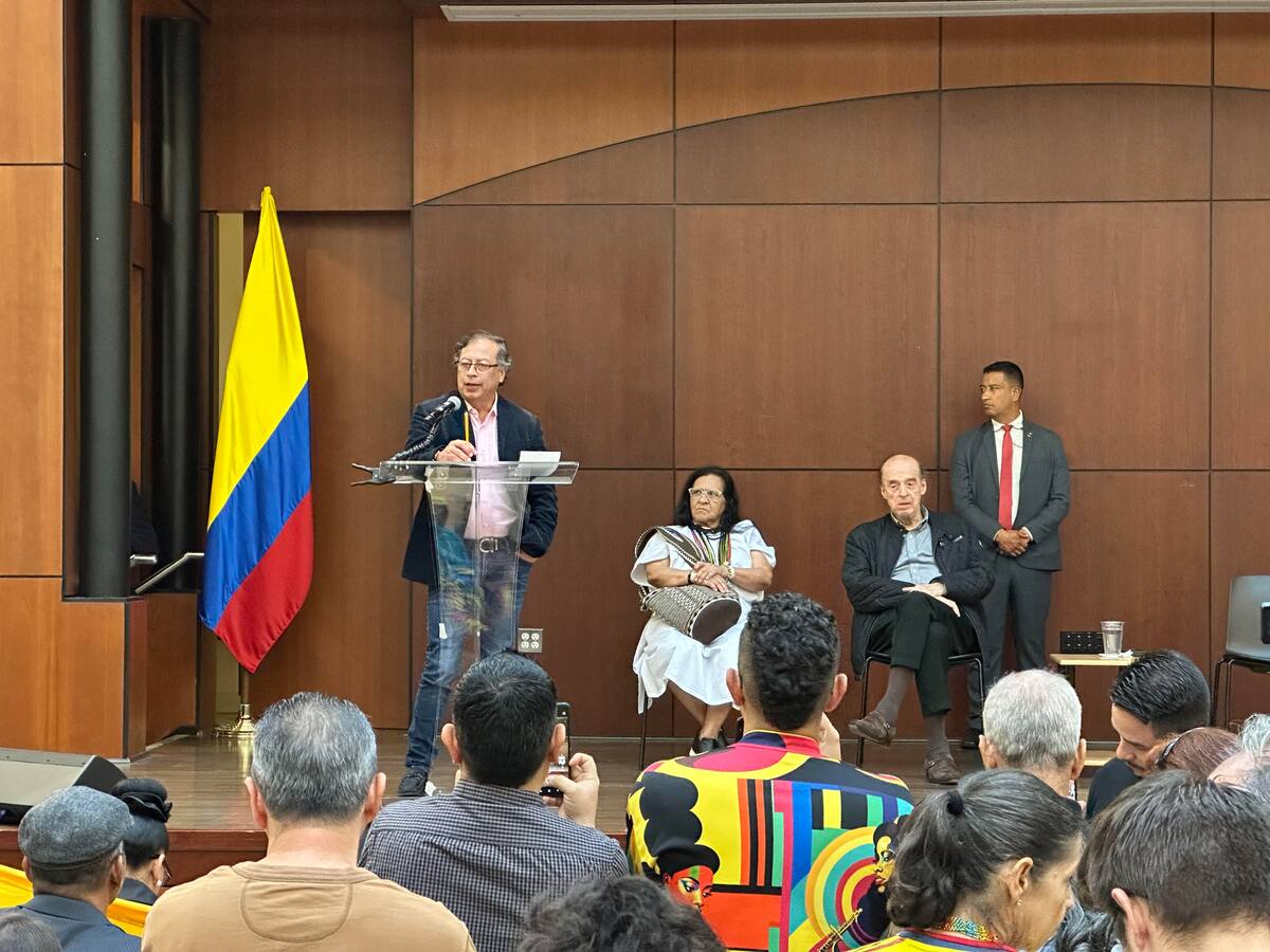 Ciudadanía para colombianos irregulares en EE.UU. y cupos migratorios: Peticiones de Petro