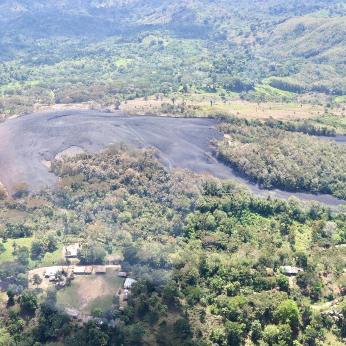 Geólogos analizan el futuro de las comunidades cercanas al volcán El Aburrido en Urabá