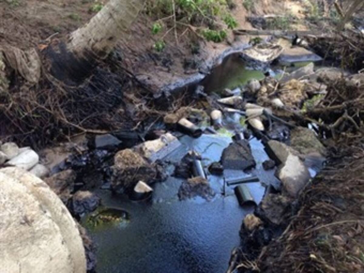 Controlan sustancia tóxica que amenaza con llegar a la bahía de Cartagena