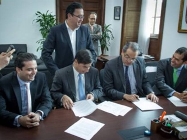 Falta de quórum aplazó votación de referendo por la paz