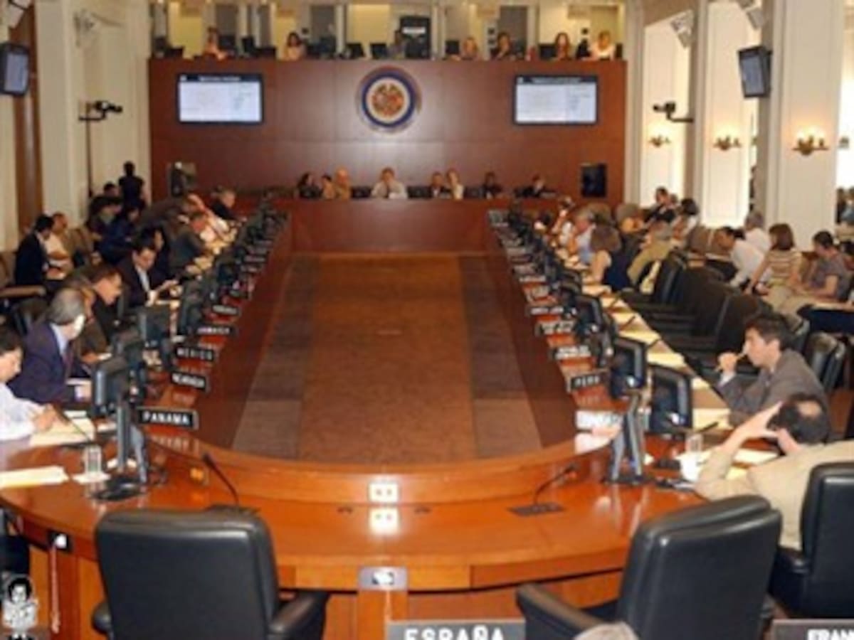OEA decidirá mañana si convoca reunión de cancilleres sobre el caso Assange