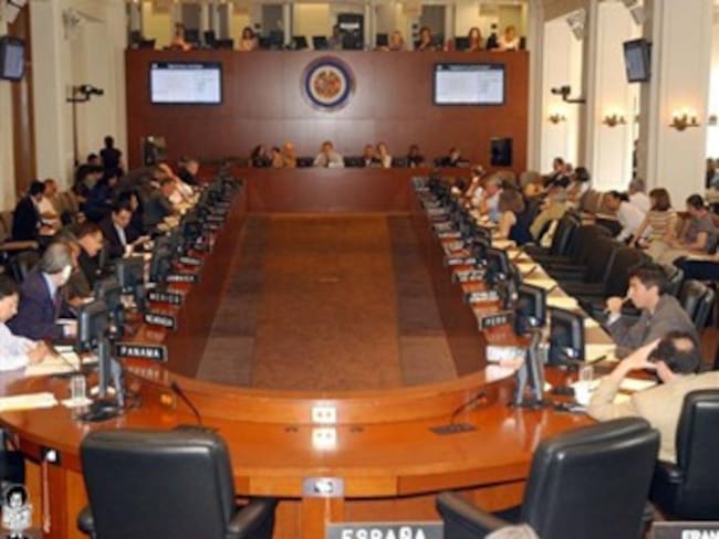 OEA decidirá mañana si convoca reunión de cancilleres sobre el caso Assange