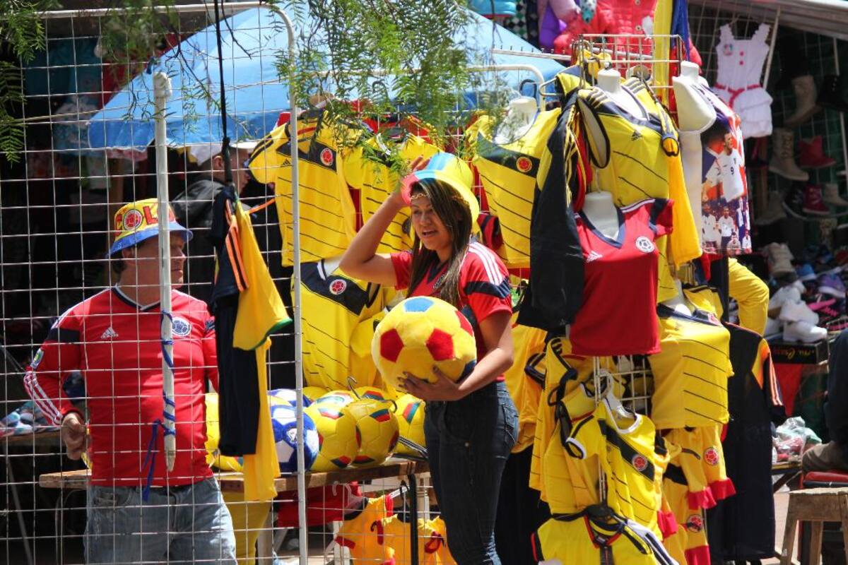 La plaza de Bolívar reúne a miles de hinchas de la selección.