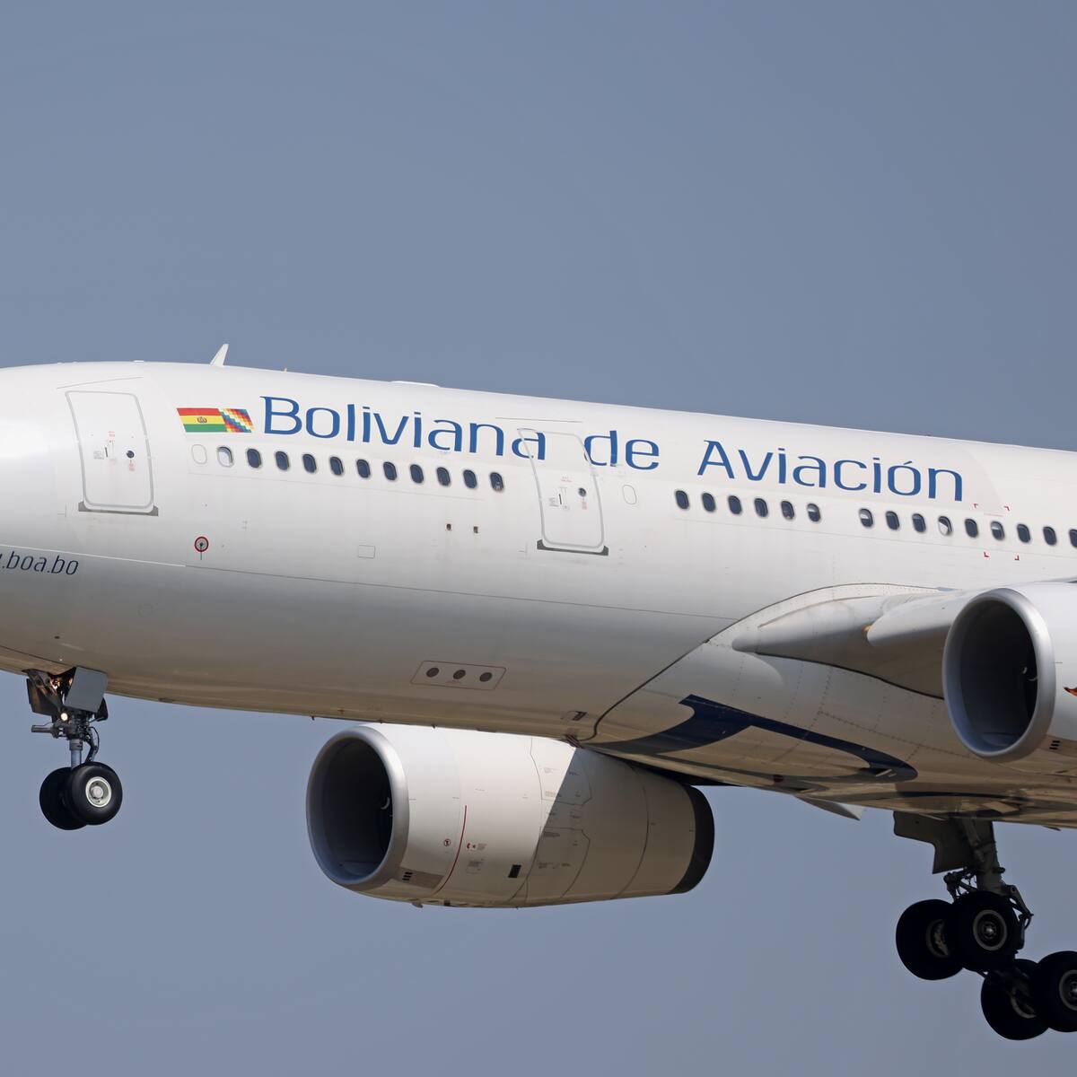 Vuelo de Bolivia a Miami se desvió a Colombia por emergencia médica