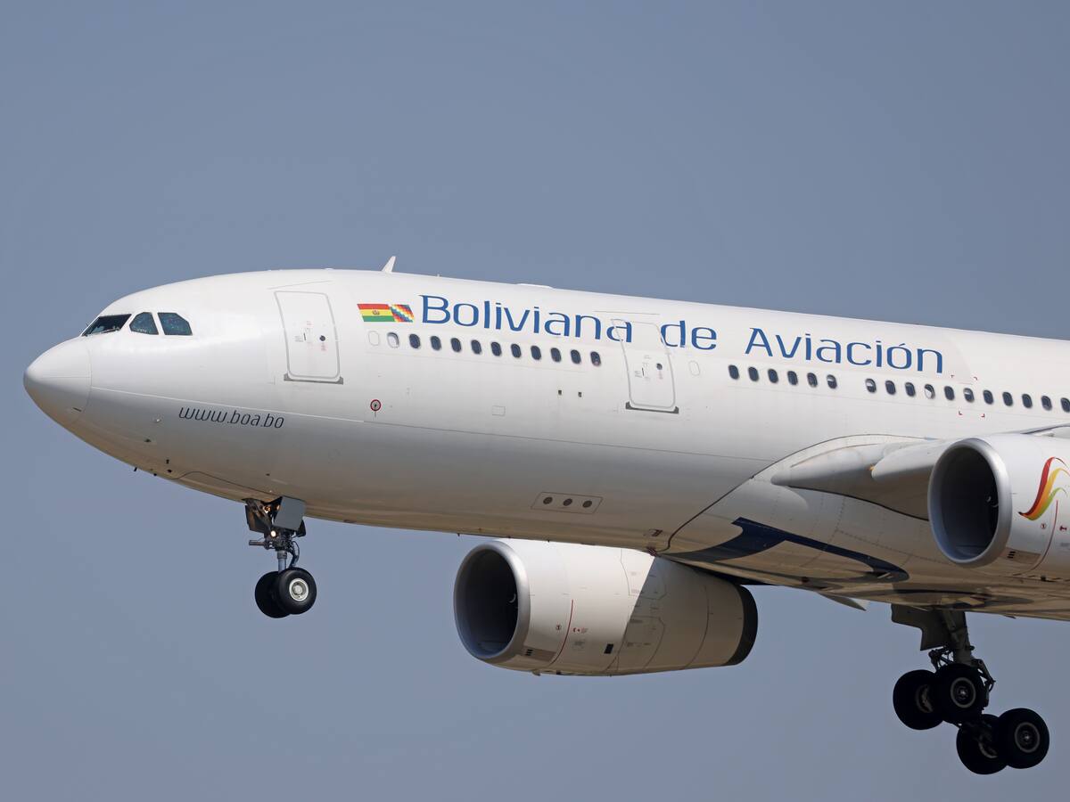Vuelo de Bolivia a Miami se desvió a Colombia por emergencia médica