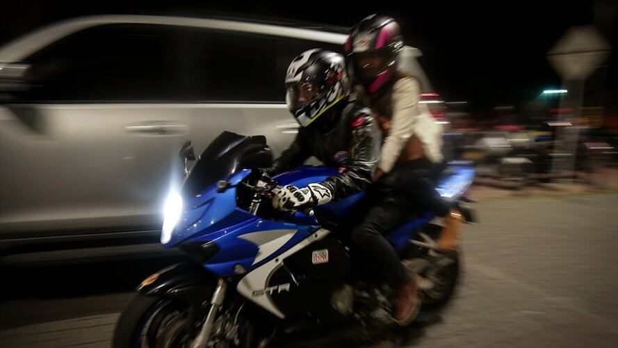 Motociclistas protestaron como rechazo a la prohibición del parrillero masculino. Foto: Colprensa