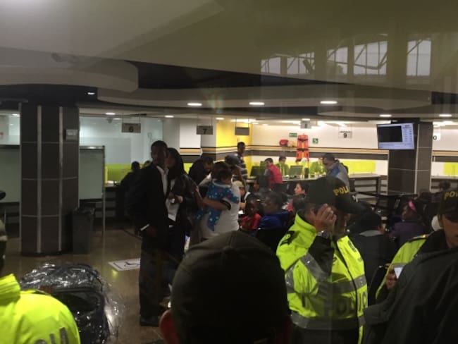 Desplazados se toman instalaciones del SIM en el Terminal del Salitre en Bogotá