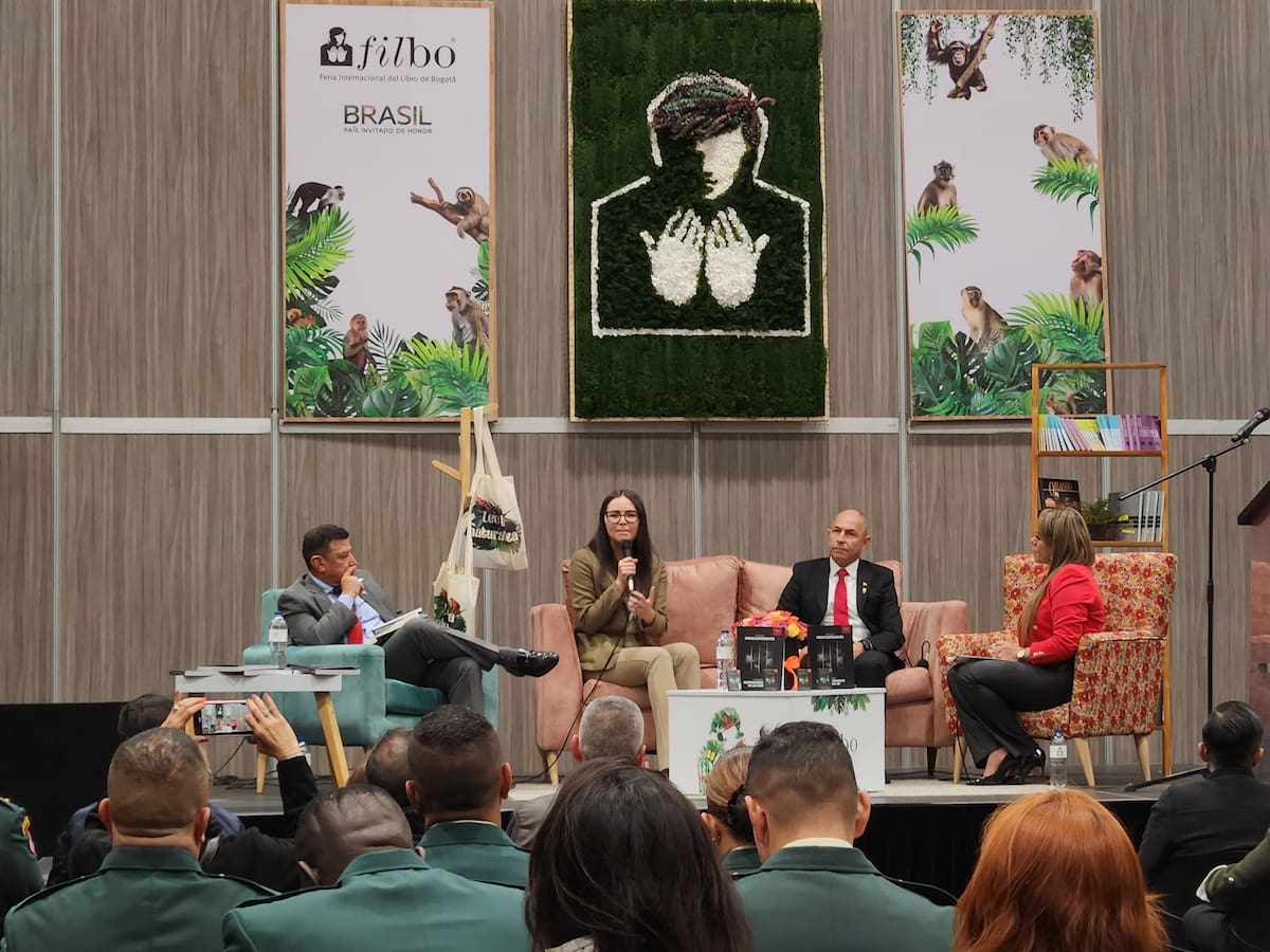 Ataques indiscriminados y desproporcionados de las FARC-E, el libro del Ejército Nacional