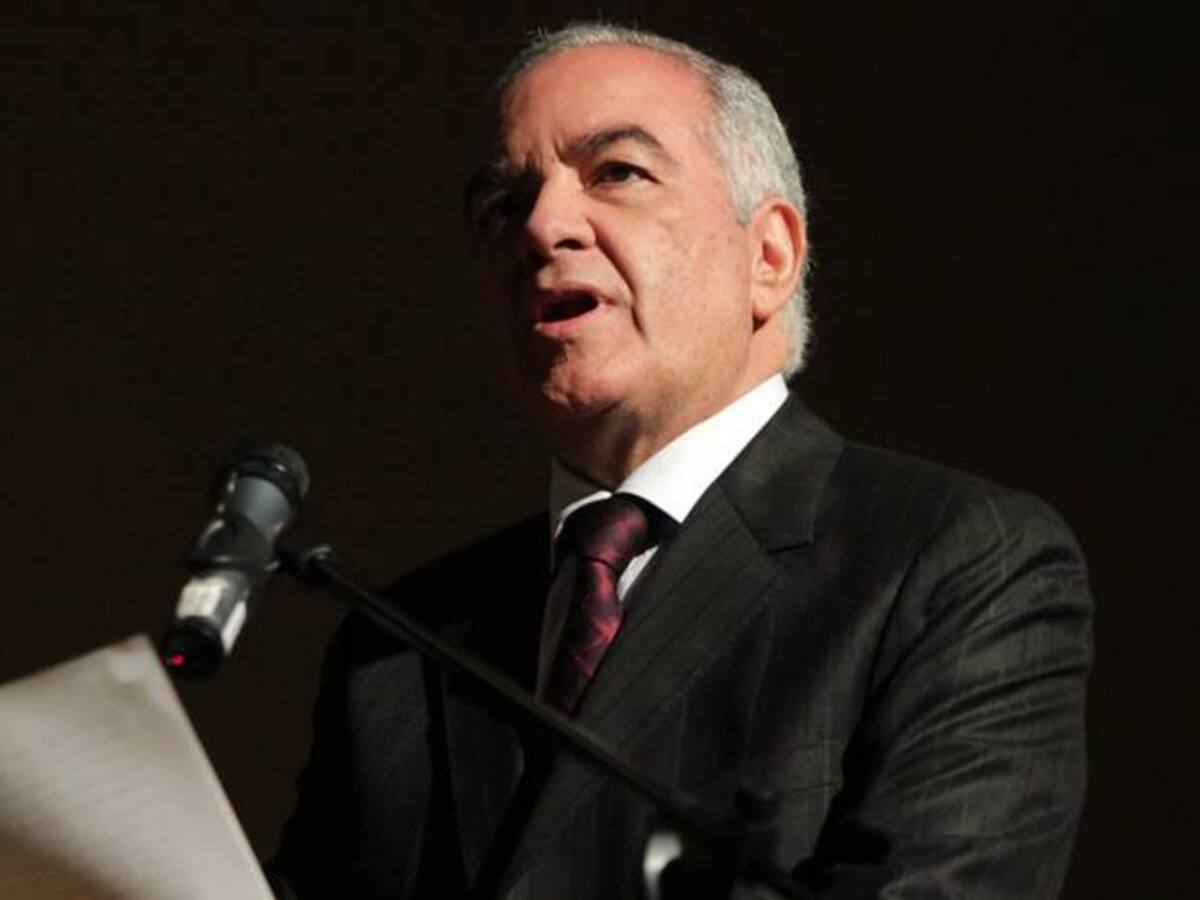 Contralor pide fijar reglas para elección de su sucesor