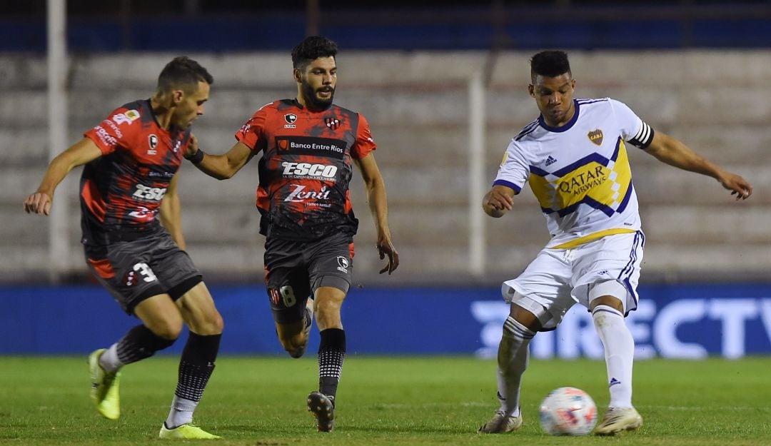 Boca Juniors tropieza en Copa de la Liga argentina y espera posible Superclásico