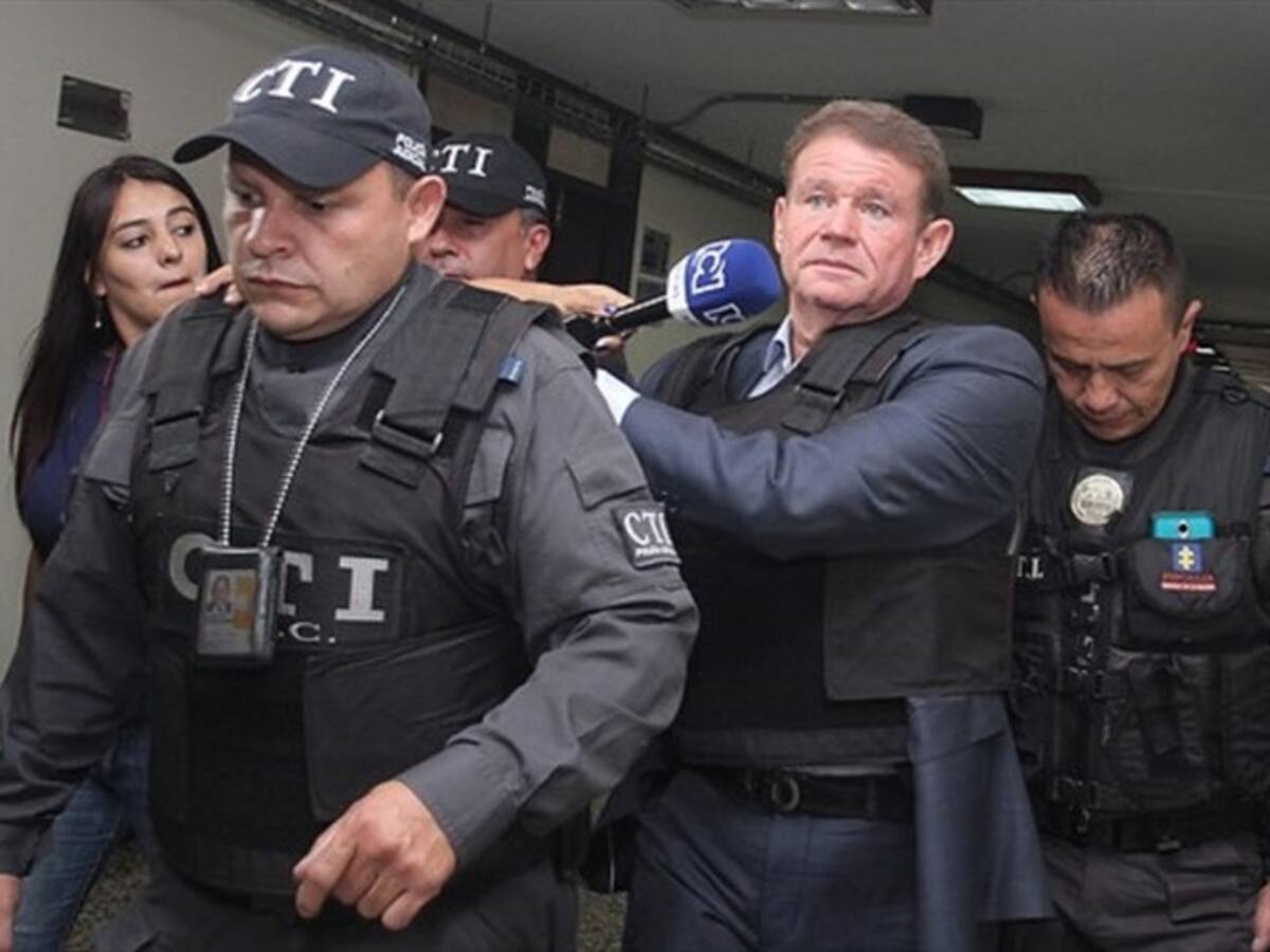 Otto Bula guardó silencio en diligencia ante la comisión de acusaciones