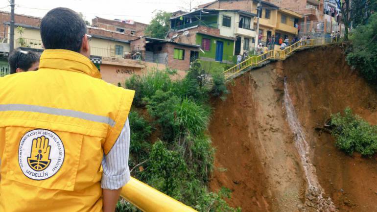 Emergencia en el barrio Santa Cruz de Medellin