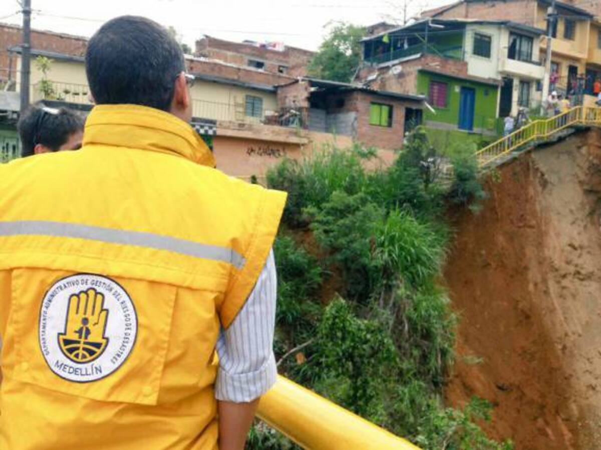 Ordenan evacuar cinco viviendas por deslizamiento en nororiente de Medellín