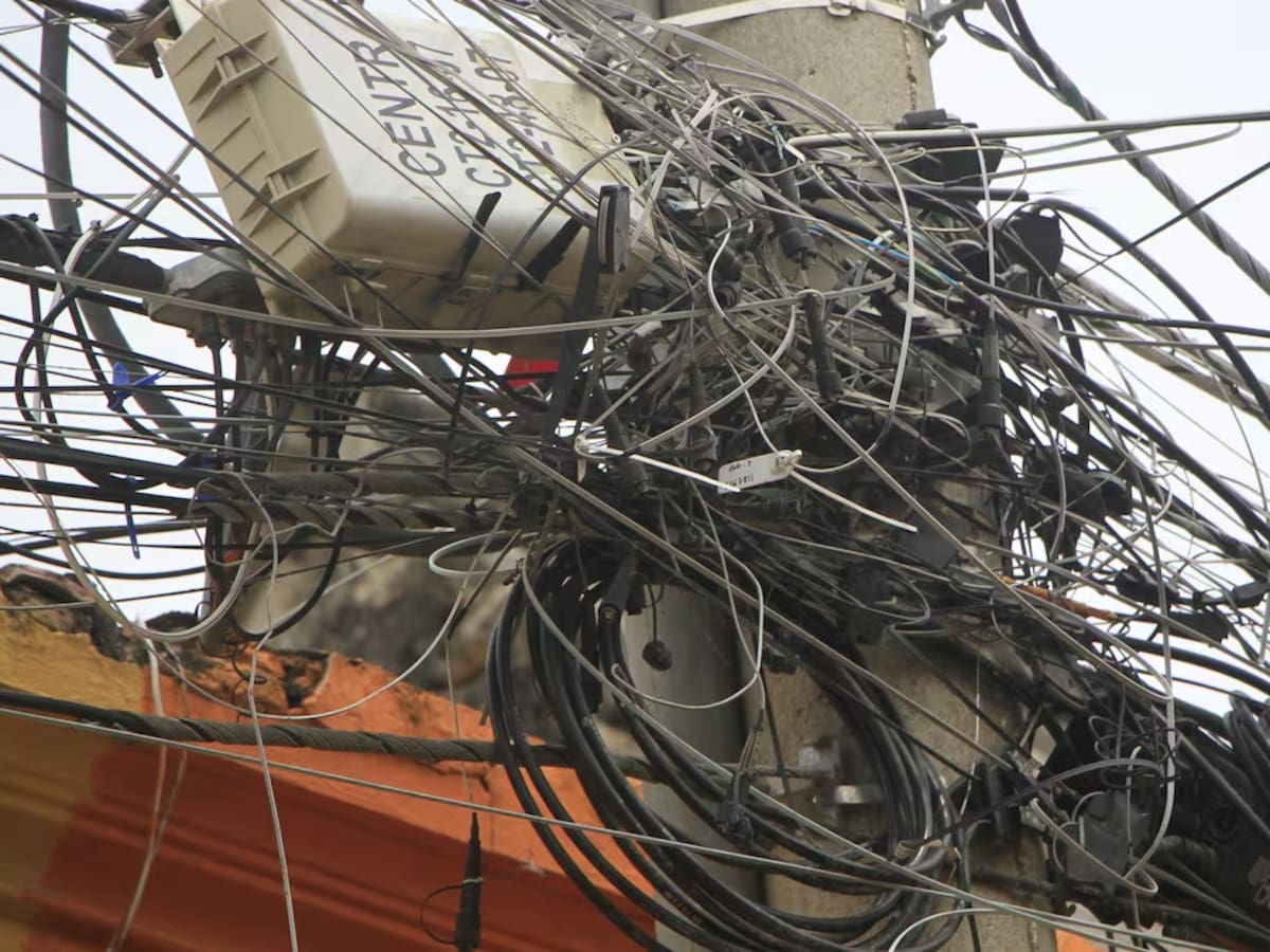 Juzgado de Cartagena admite acción popular contra siete empresas por “telarañas” de cables