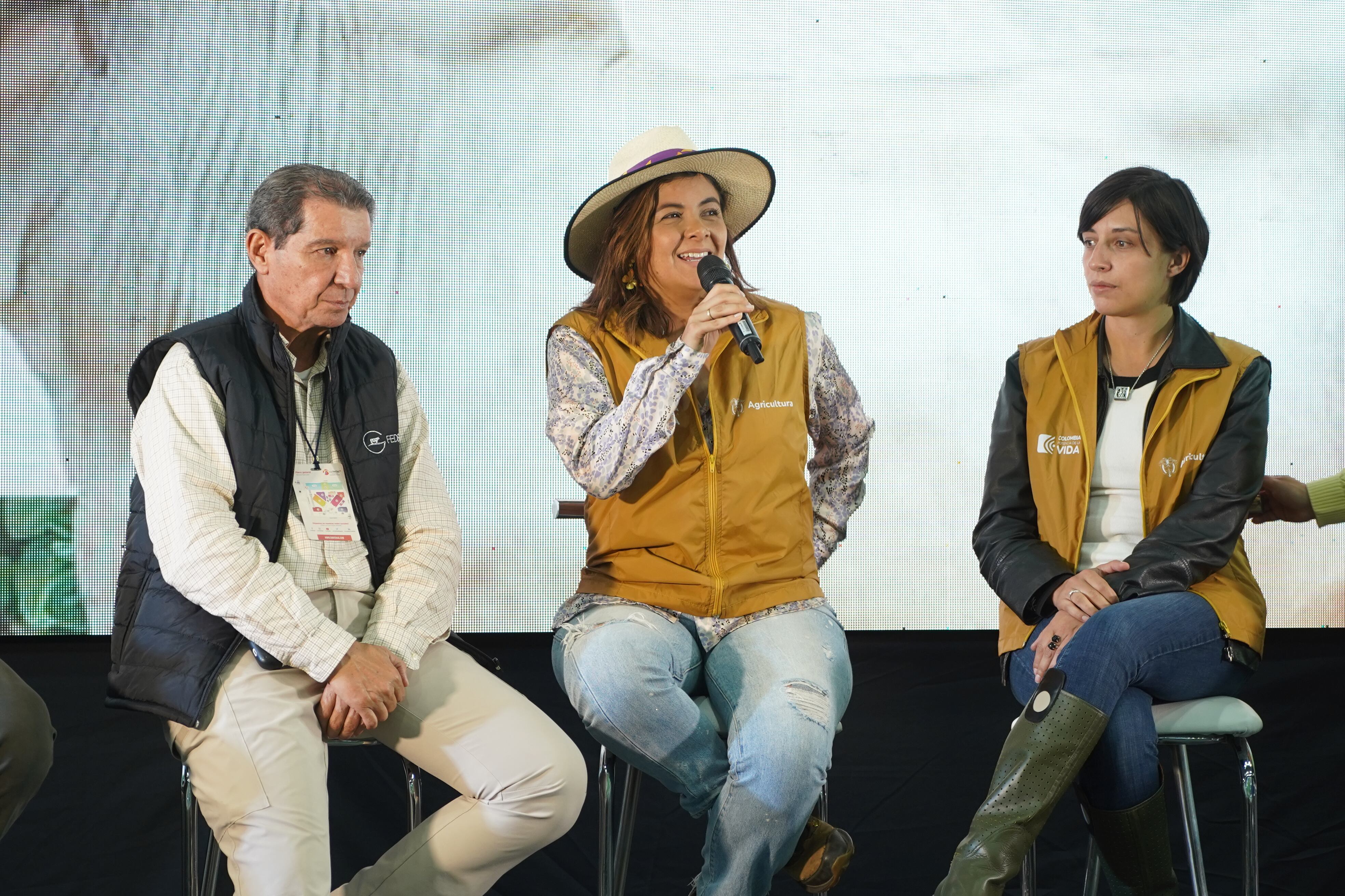 Ministra de Agricultura, Jhenifer Mojica, y José Félix Lafaurie, presidente de Fedegán.
