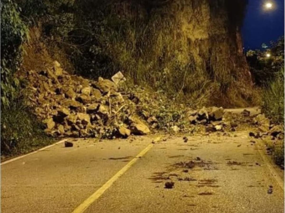 Derrumbe por lluvias mantiene cerrada la vía a la Mesa de Los Santos en Santander