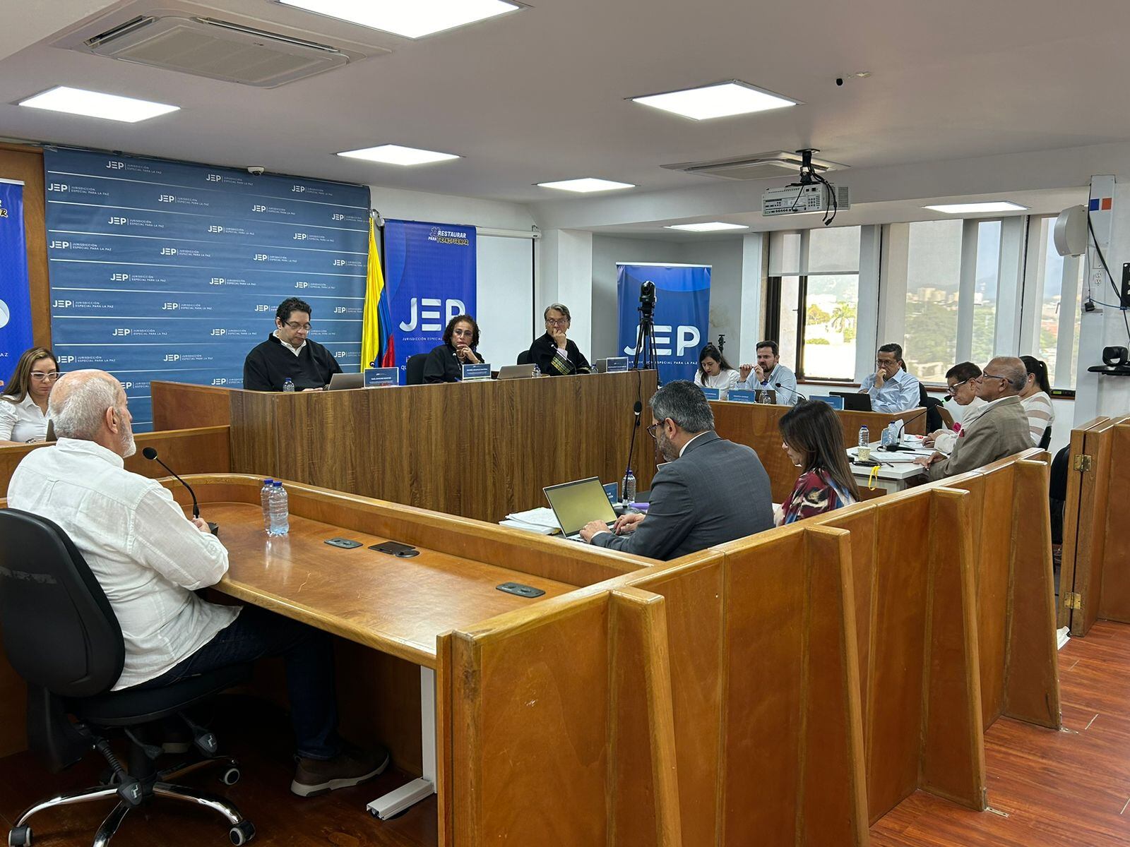 Sala de la JEP, audiencia Publio Hernán Mejía.