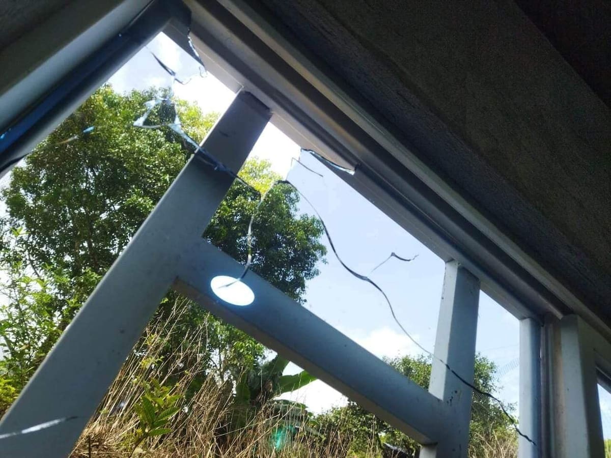 Un muerto y varias viviendas impactadas en medio de fuertes combates en Argelia, Cauca