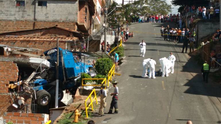 Accidente de tractomula en el barrio Aranjuez de Medellín