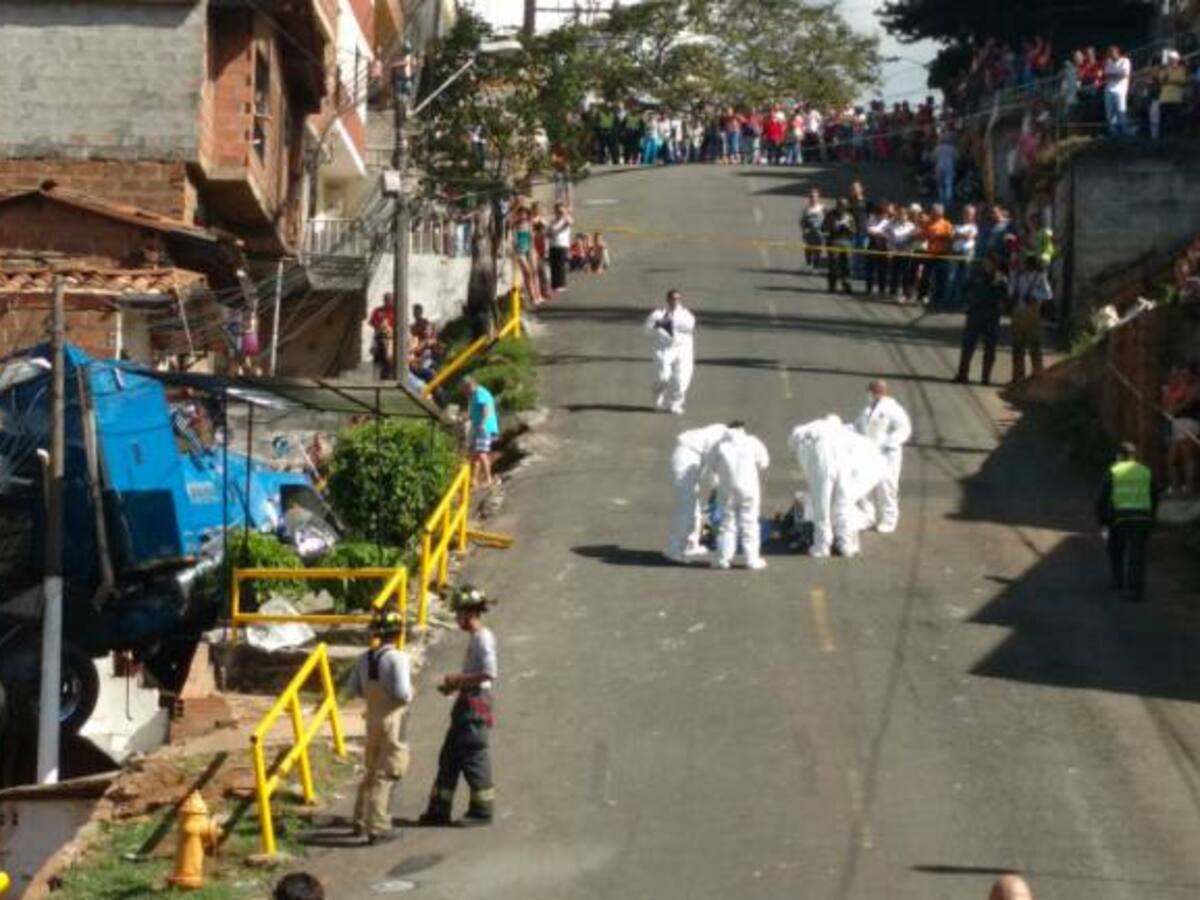 Una persona muerta dejó choque de camión contra una vivienda en Medellín