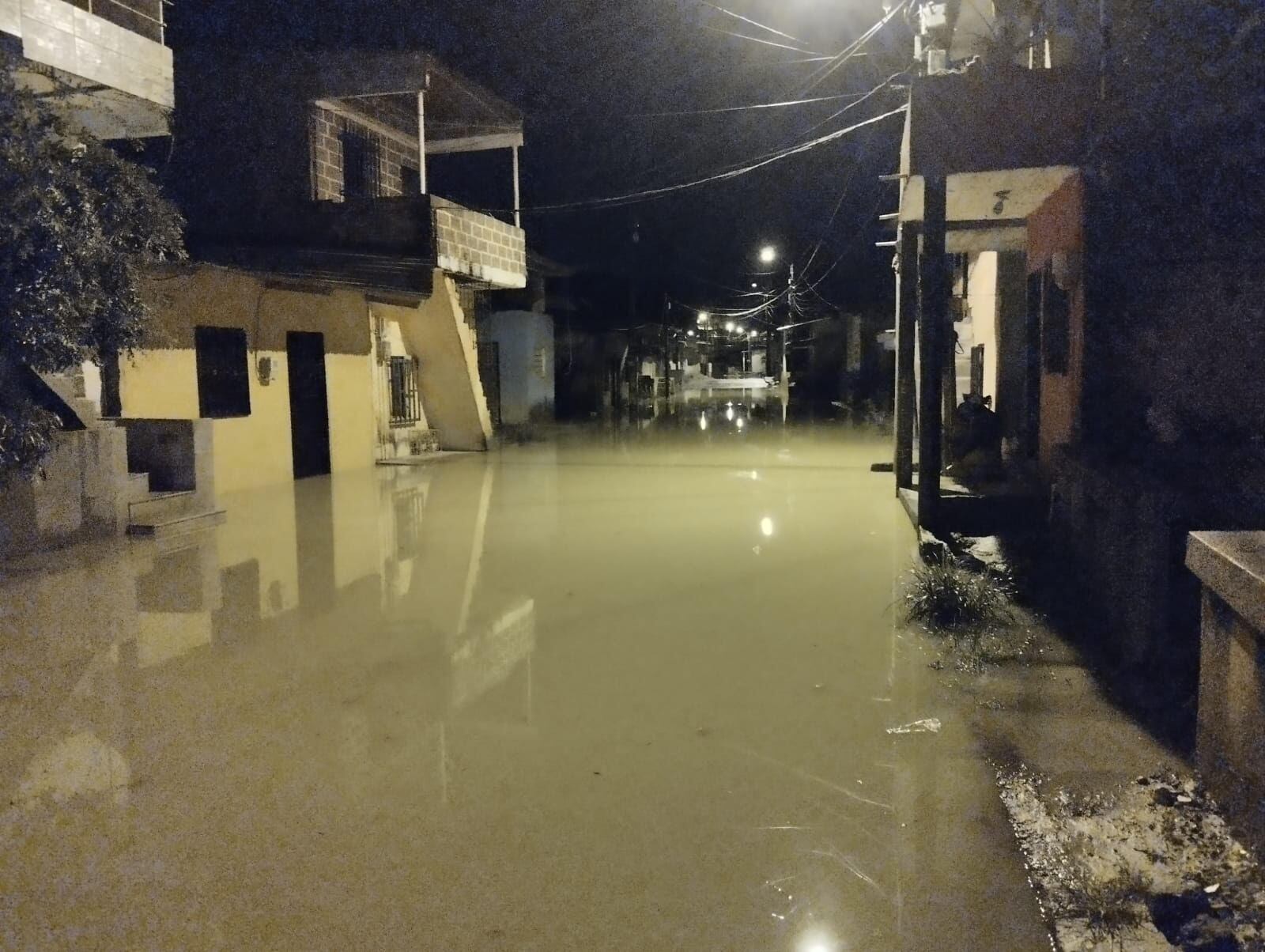 El desbordamiento de la quebrada La Ocá y el río Nechí causó inundaciones en seis sectores de Zaragoza. Foto: Alcaldía de Zaragoza.