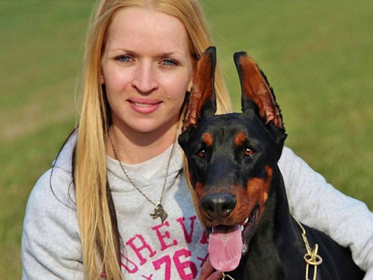 Según estudio, las mujeres duermen mejor con un perro que con su pareja