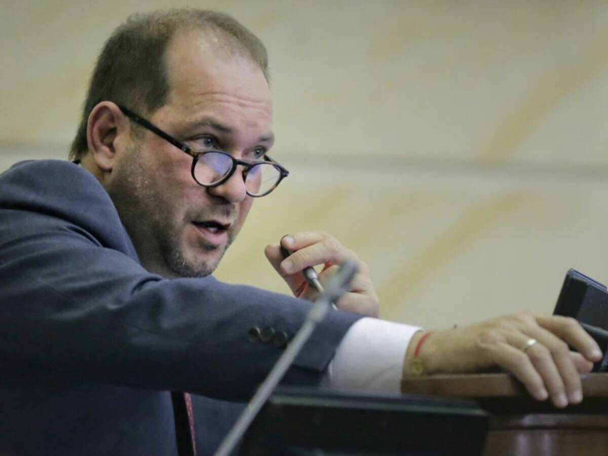 Presidente de Senado pide cambios a decreto para sesionar presencialmente