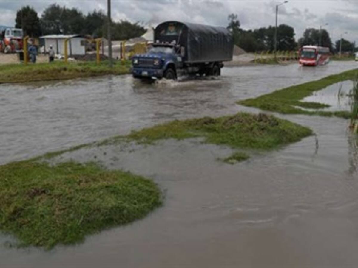 Desbordamiento de río Bogotá deja 80 hectáreas inundadas