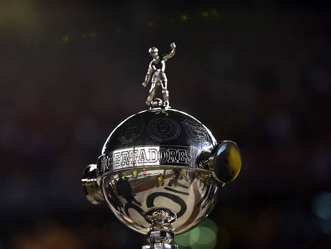 Trofeo de la Copa Libertadores (Photo by Amilcar Orfali/LatinContent via Getty Images)