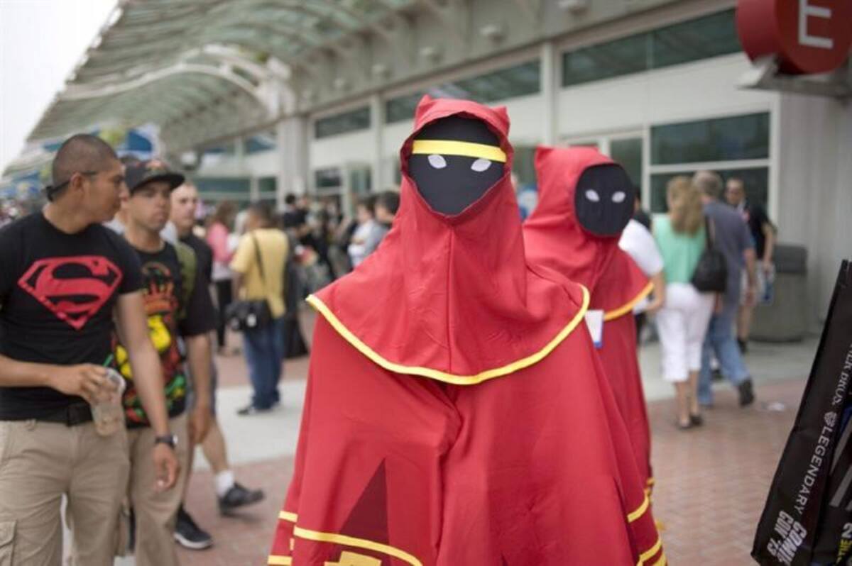En 2006, por primera vez en su historia, Comic-Con tuvo que cerrar la entrada por algunas horas el sábado para poder acomodar a la multitud que yacía dentro del lugar.