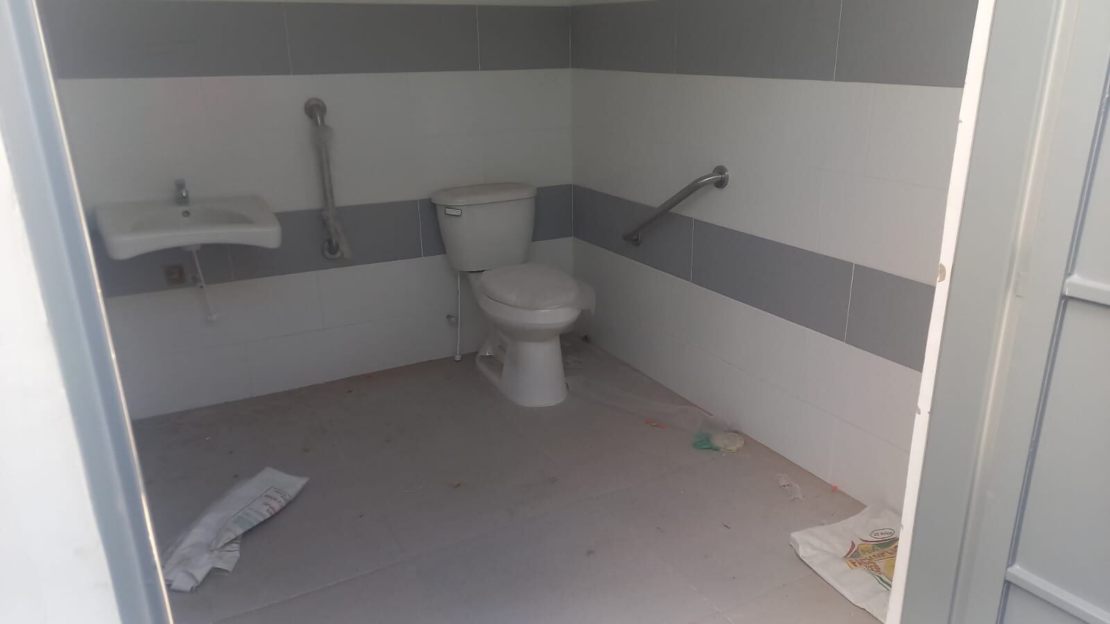 Obras inconclusas baterías sanitarias AMC