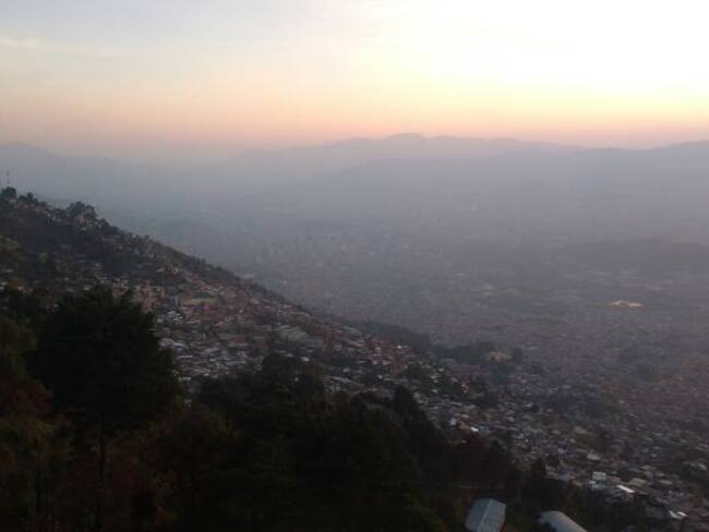 Así se observa la bruma por contaminación en Medellín. 