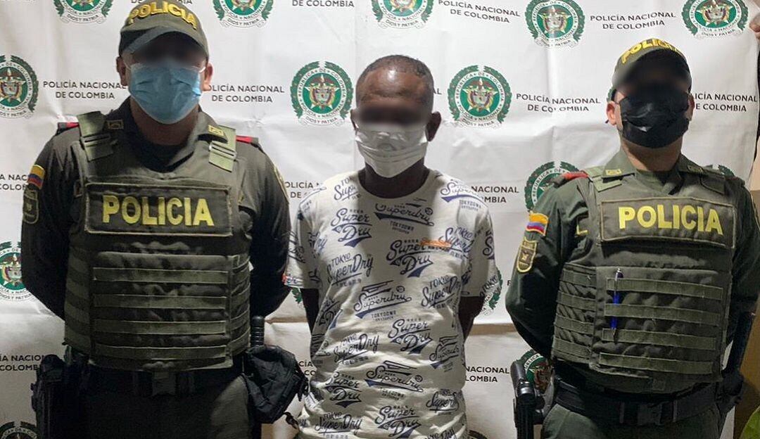 Este sujeto presenta investigaciones por homicidio agravado, hurto calificado, concierto para delinquir y tráfico y porte de armas de fuego