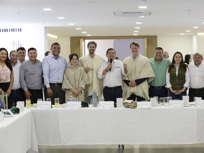 El gobernador de Boyacá, Carlos Andrés Amaya, lideró este encuentro con los representantes del Gobierno de Canarias, España y los alcaldes del Valle de Tenza / Foto: Gobernación de Boyacá.