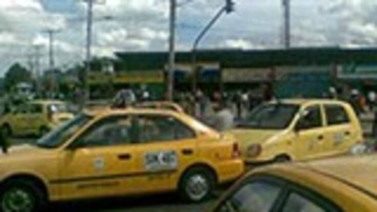 Autoridades en Bogotá dicen que ya fue superada la protesta de taxistas en la ciudad