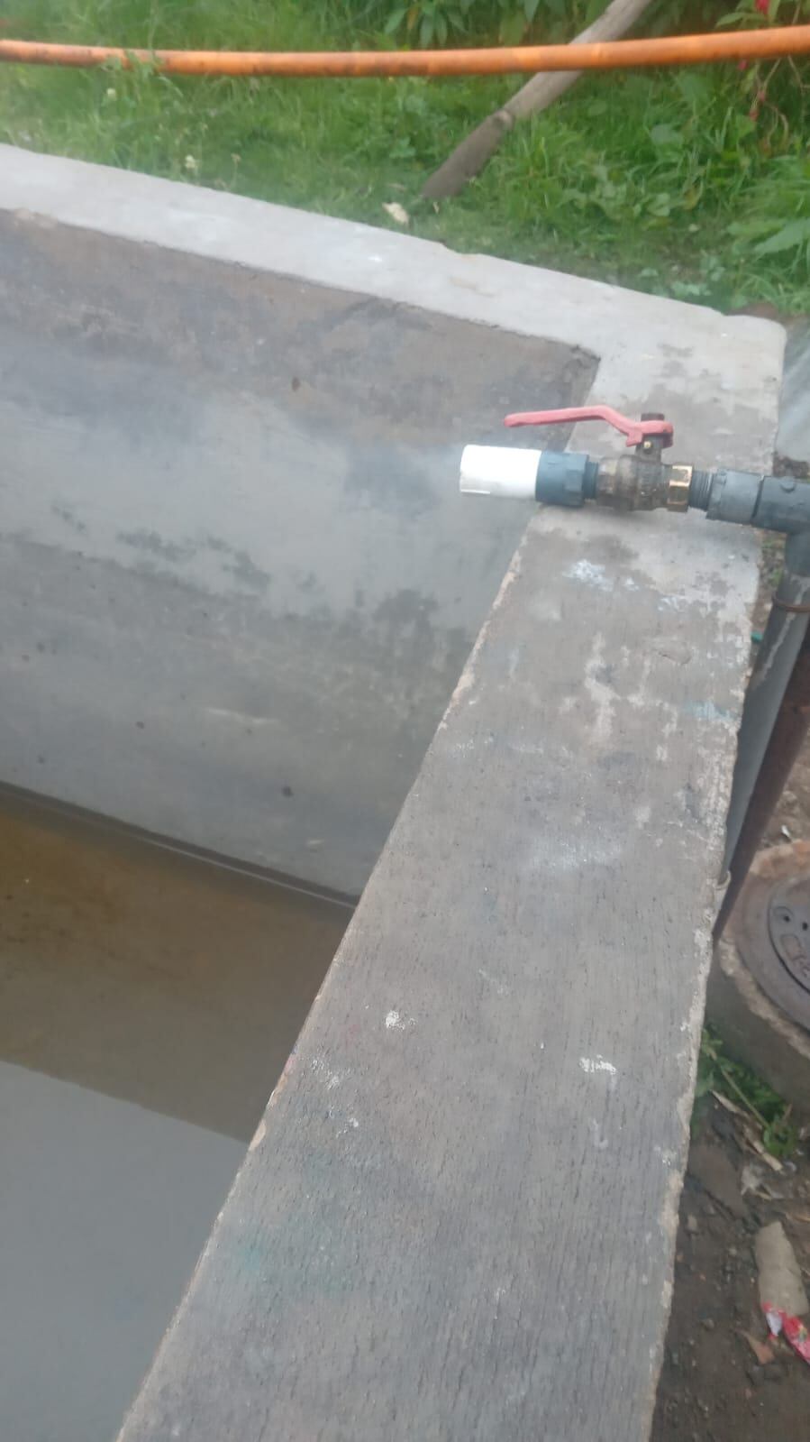 Los residentes denuncian la falta de agua desde hace dos semanas