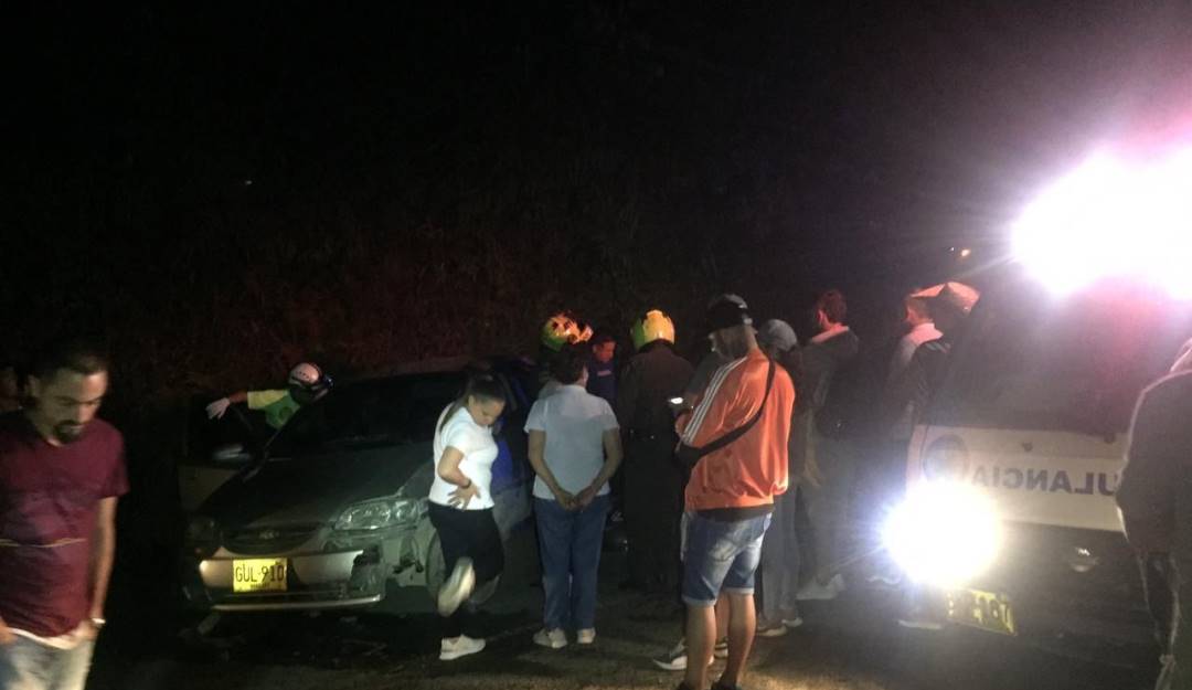 Fuerte accidente en la vía hacia La Cabaña. Crédito: Fundación Búsqueda y Rescate BYR.